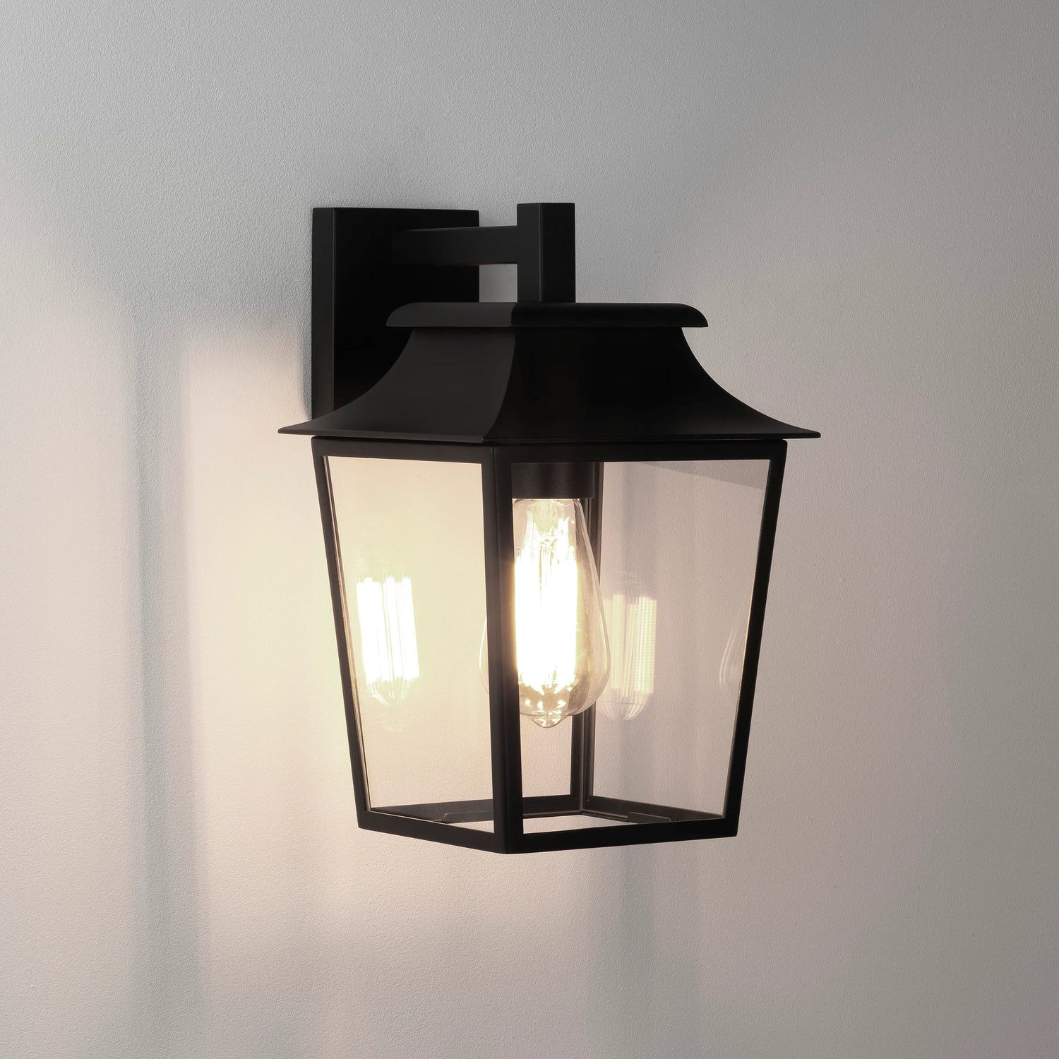 Richmond Wall Lantern 200 | Matt Black | Clear Glass | E27